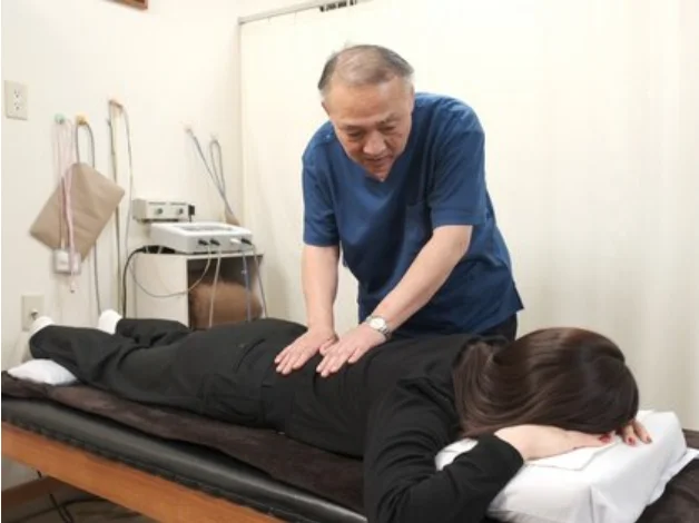 福岡鍼灸院での施術の様子